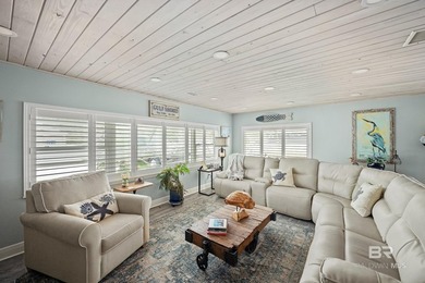 Beautifully remodeled 4BR/3BA home in a quiet Gulf Shores - photo 3