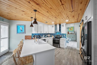 Beautifully remodeled 4BR/3BA home in a quiet Gulf Shores - photo 6