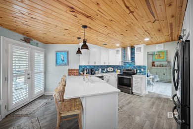 Beautifully remodeled 4BR/3BA home in a quiet Gulf Shores - photo 9