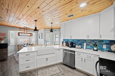 Beautifully remodeled 4BR/3BA home in a quiet Gulf Shores - photo 10