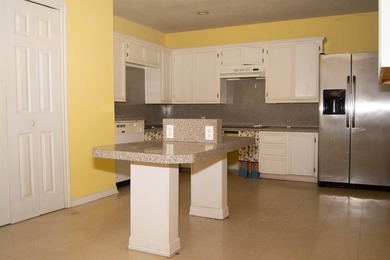 This 3/2/2 home offers incredible potential and plenty of space - photo 13