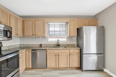 Welcome to this beautifully maintained 3-bedroom, 2-bath home - photo 7