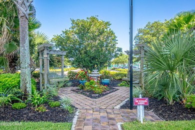 ''WAKE UP TO SHIRMMING WATER VIEWS'' This stunning 2-bedroom 2 - photo 2