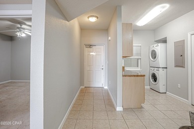 ''WAKE UP TO SHIRMMING WATER VIEWS'' This stunning 2-bedroom 2 - photo 4