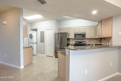 ''WAKE UP TO SHIRMMING WATER VIEWS'' This stunning 2-bedroom 2 - photo 6