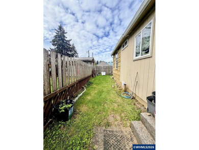 Great Opportunity for Owner-Occupant or Investor! Duplex - photo 17