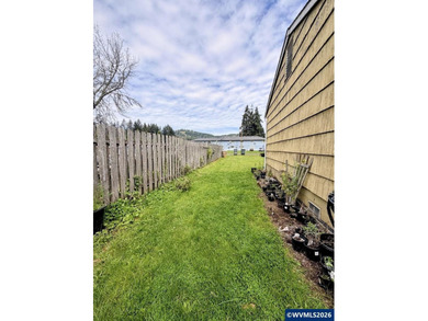 Great Opportunity for Owner-Occupant or Investor! Duplex - photo 18