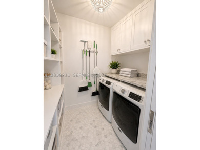 Fully renovated and reimagined turnkey 2,388 SF 3-Bedroom + Den - photo 21