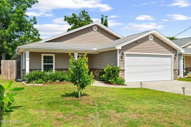 Welcome to 3025 Sarasota Avenue, a beautifully maintained - photo 6