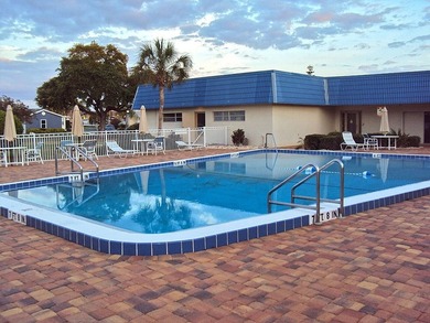 **FULLY REMODELED** Spacious 1,450 sq ft -- 2 Bedroom, 2 Bath - photo 3