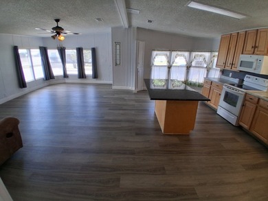 **FULLY REMODELED** Spacious 1,450 sq ft -- 2 Bedroom, 2 Bath - photo 6