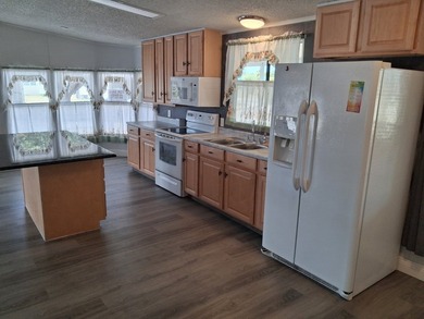 **FULLY REMODELED** Spacious 1,450 sq ft -- 2 Bedroom, 2 Bath - photo 7