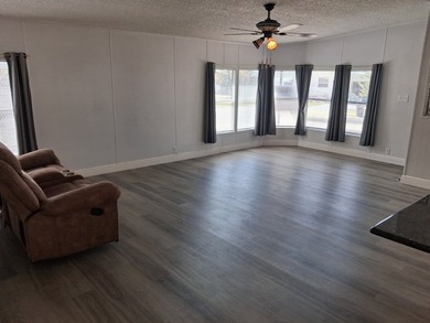 **FULLY REMODELED** Spacious 1,450 sq ft -- 2 Bedroom, 2 Bath - photo 9