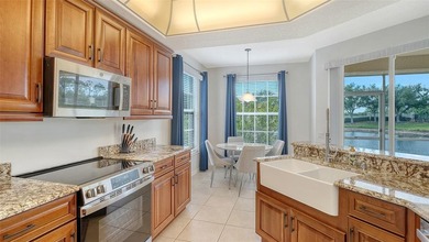 Turnkey Furnished Waterfront Condo in Palmer Ranch, updated - photo 8