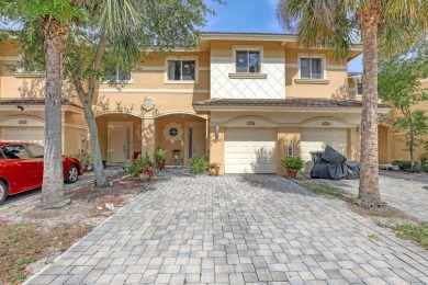 Lake Townhome/Townhouse For Sale in Lake Worth, Florida