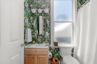 Blending relaxed elegance with unmistakable waterfront charm - photo 13