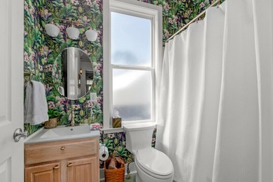 Blending relaxed elegance with unmistakable waterfront charm - photo 14