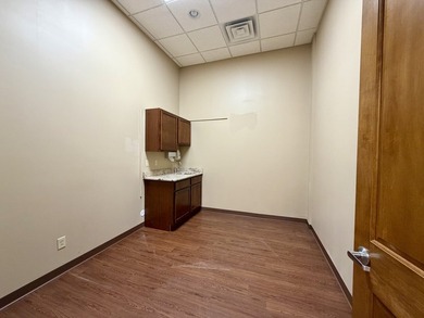Premium Medical Office Space with High-End Finishes. Move-in - photo 19