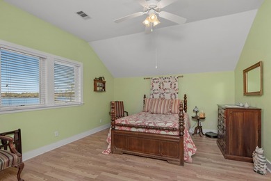 Blending relaxed elegance with unmistakable waterfront charm - photo 55