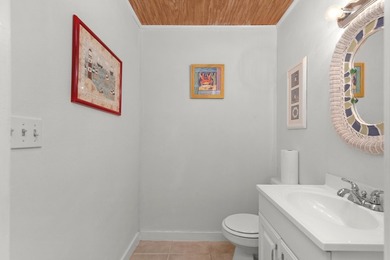 Blending relaxed elegance with unmistakable waterfront charm - photo 56