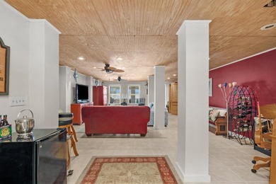 Blending relaxed elegance with unmistakable waterfront charm - photo 59