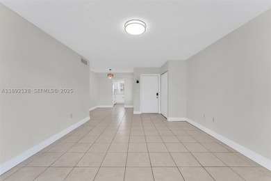 Beautiful 2 bed, 2 bath condo in the desirable Village at - photo 3