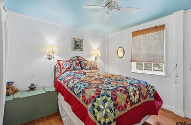 Beautifully positioned on a private stretch of Lake Jacksonville - photo 12