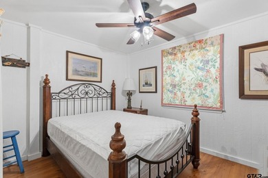 Beautifully positioned on a private stretch of Lake Jacksonville - photo 15