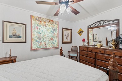 Beautifully positioned on a private stretch of Lake Jacksonville - photo 16