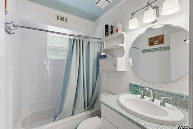 Beautifully positioned on a private stretch of Lake Jacksonville - photo 17