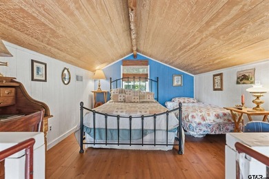 Beautifully positioned on a private stretch of Lake Jacksonville - photo 18