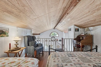 Beautifully positioned on a private stretch of Lake Jacksonville - photo 19