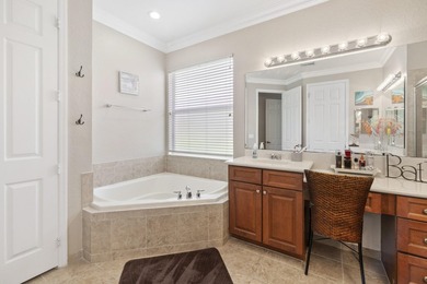 Beautifully maintained 4-bedroom, 3-bath home with a 3-car - photo 20