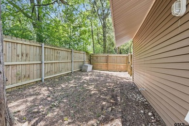 Beautifully positioned on a private stretch of Lake Jacksonville - photo 24