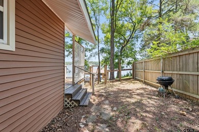 Beautifully positioned on a private stretch of Lake Jacksonville - photo 25