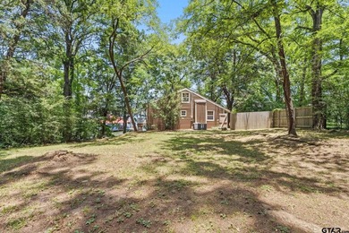 Beautifully positioned on a private stretch of Lake Jacksonville - photo 27