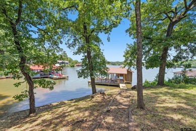 Beautifully positioned on a private stretch of Lake Jacksonville - photo 28