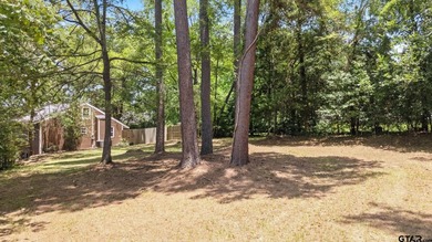 Beautifully positioned on a private stretch of Lake Jacksonville - photo 36