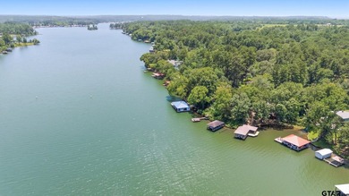 Beautifully positioned on a private stretch of Lake Jacksonville - photo 39