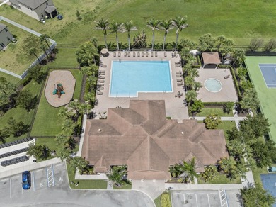 Beautifully maintained 4-bedroom, 3-bath home with a 3-car - photo 40