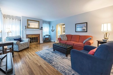 Welcome home! This beautifully updated 2 bedroom, 2 bath home in - photo 4