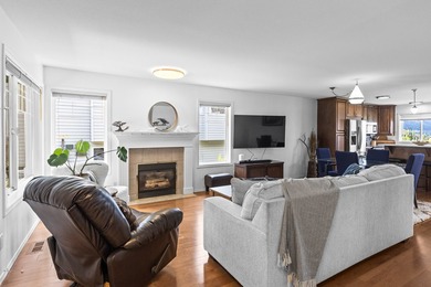 Welcome to this inviting half-duplex in a beautiful neighborhood - photo 4