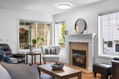 Welcome to this inviting half-duplex in a beautiful neighborhood - photo 10