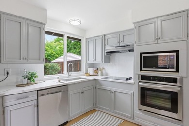 Welcome to this charming and move-in-ready 3-bedroom, 2-bath - photo 12