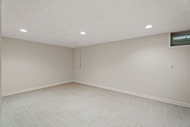 Welcome home to this beautifully maintained townhouse nestled on - photo 20