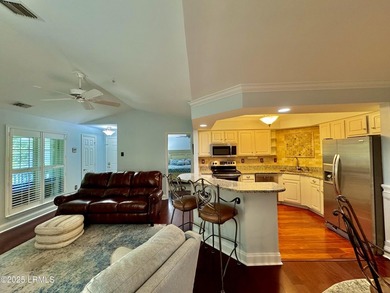 Beautiful Penthouse Villa, fully furnished and Just Painted! - photo 4