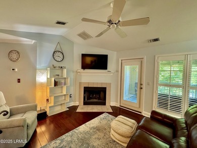 Beautiful Penthouse Villa, fully furnished and Just Painted! - photo 9