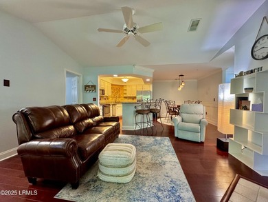 Beautiful Penthouse Villa, fully furnished and Just Painted! - photo 10