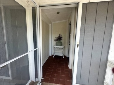 A beautiful 2 bedrooms, 2 bathrooms, Palm Harbor home located on - photo 3