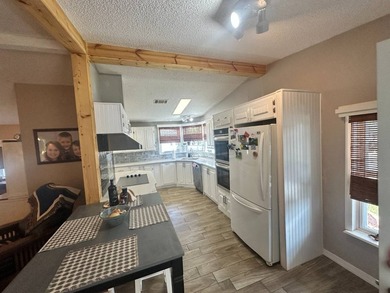A beautiful 2 bedrooms, 2 bathrooms, Palm Harbor home located on - photo 4
